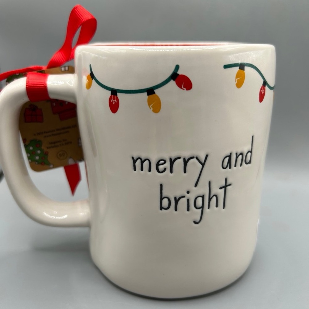 Rae Dunn Peanuts Christmas Snoopy With Wreath MERRY AND BRIGHT Mug 2025 NEW - Picture 3 of 3